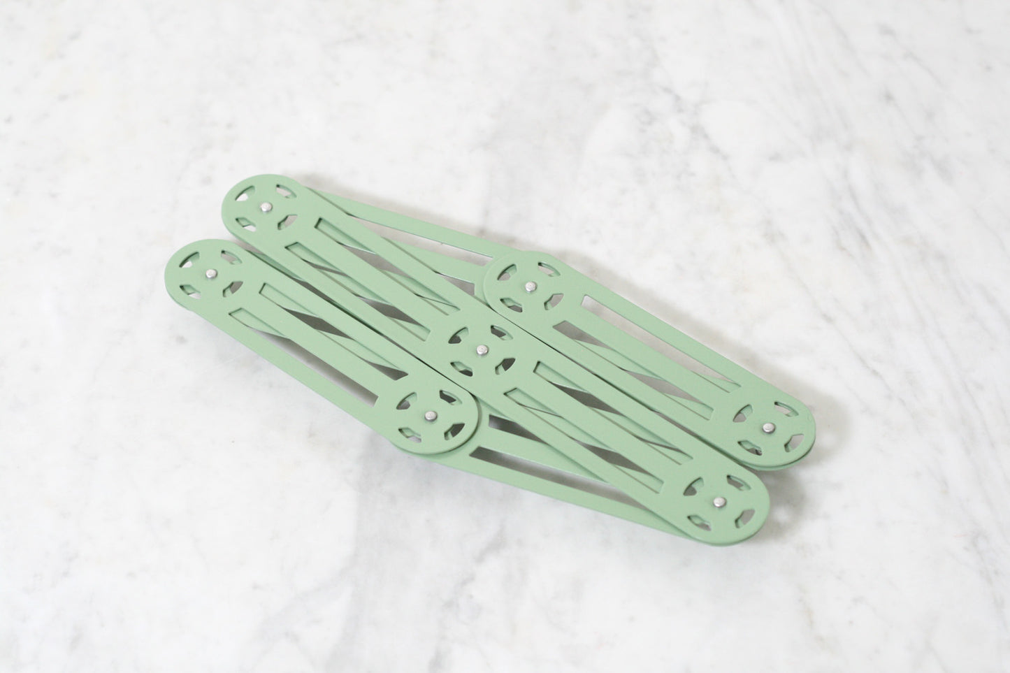 Extendable Table Trivet. Made in France.