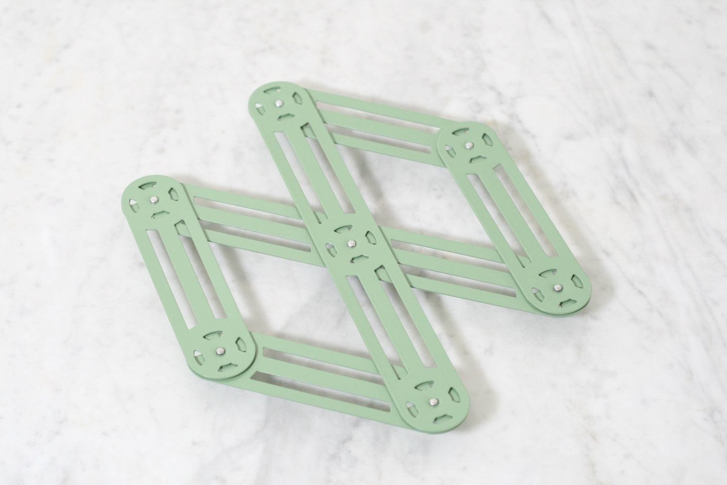 Extendable Table Trivet. Made in France.