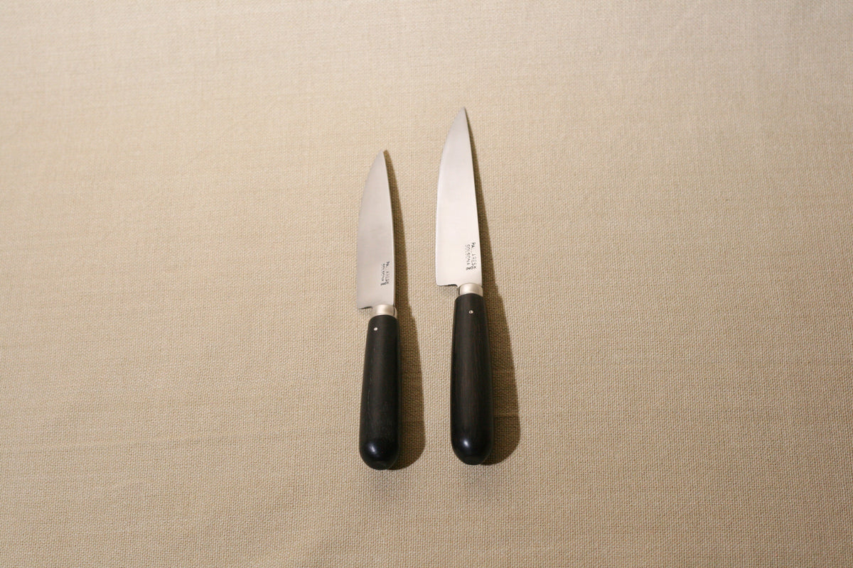 Pallarès Solsona Ebony Knife in 10 cm and 12 cm size on a neutral background