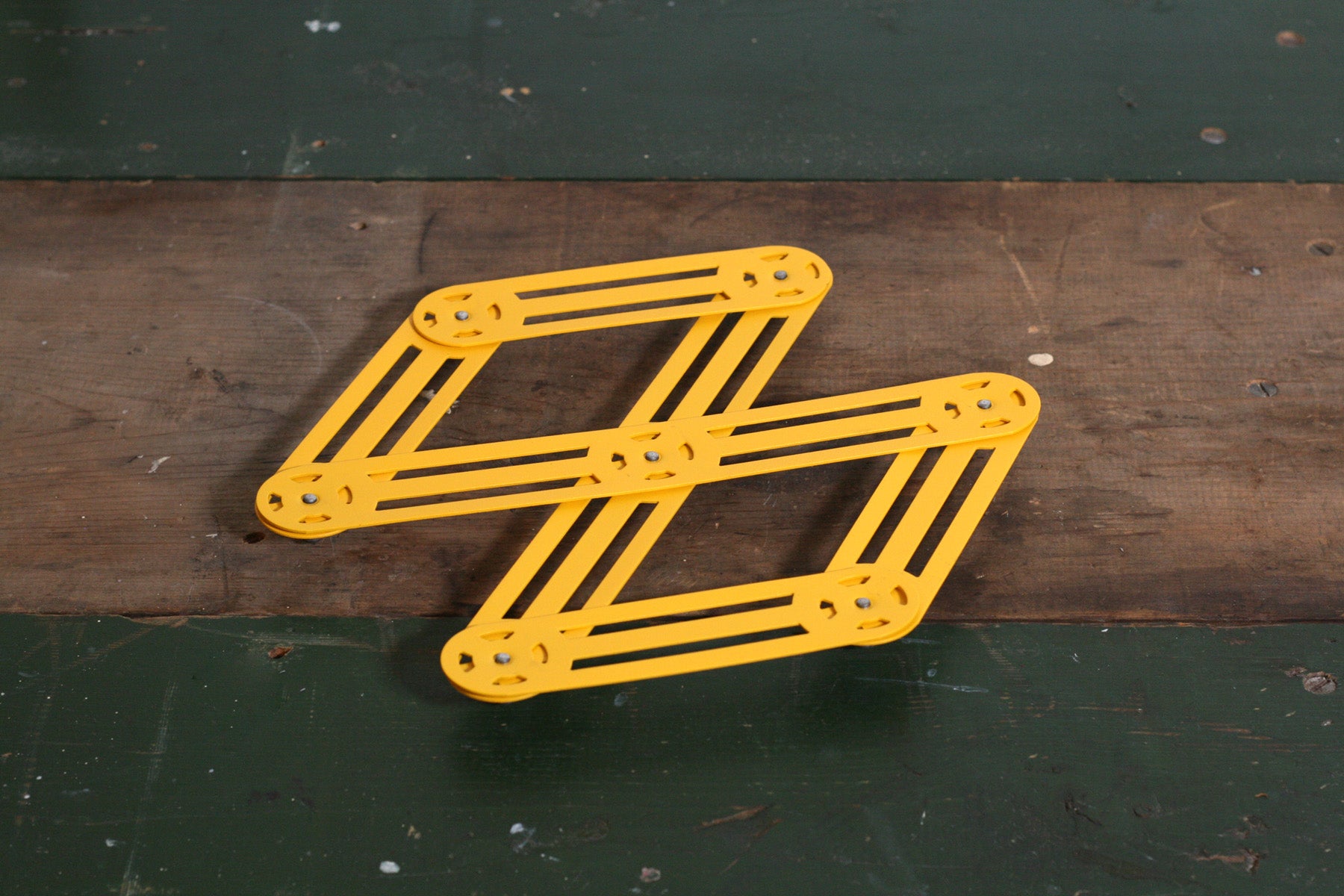 Extendable Table Trivet